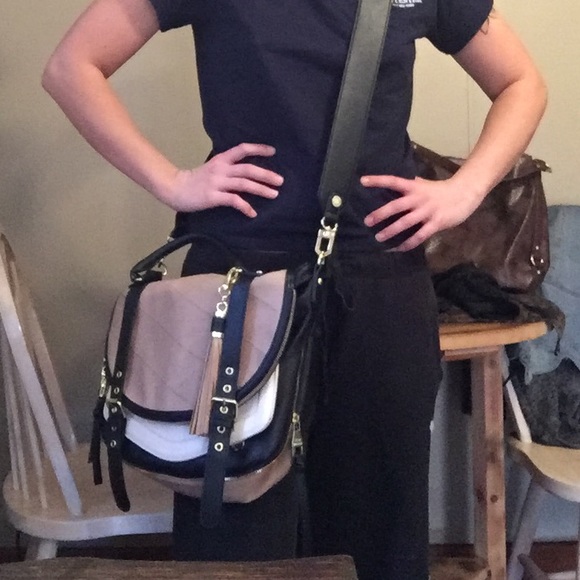 Steve Madden super versatile large crossbody! - Picture 8 of 8